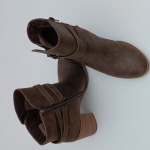 MADDEN GIRL  Women's Closed Toe Ankle Fashion Boots - 9M